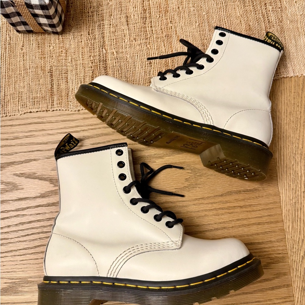 NEW Dr. Martens Leather Lace up White Boots sz 6